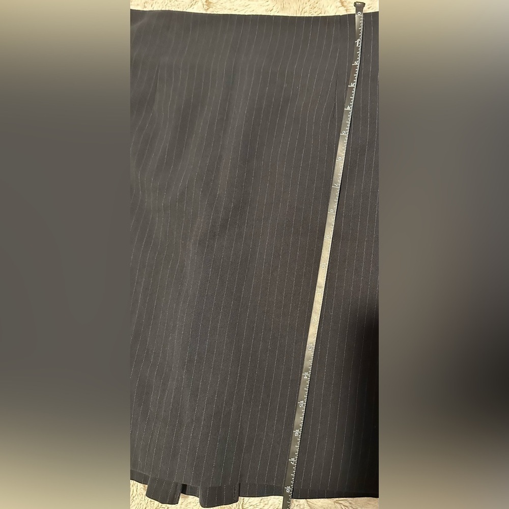 Banana Republic Black Pinstripe Mini Skirt Size 2P - Picture 5 of 10